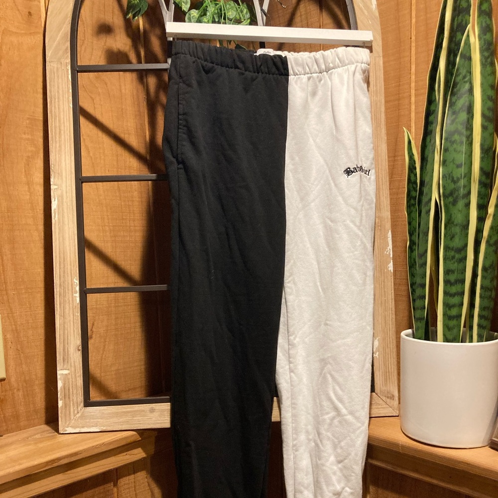 Color Block Sweats - Picture 3 of 4